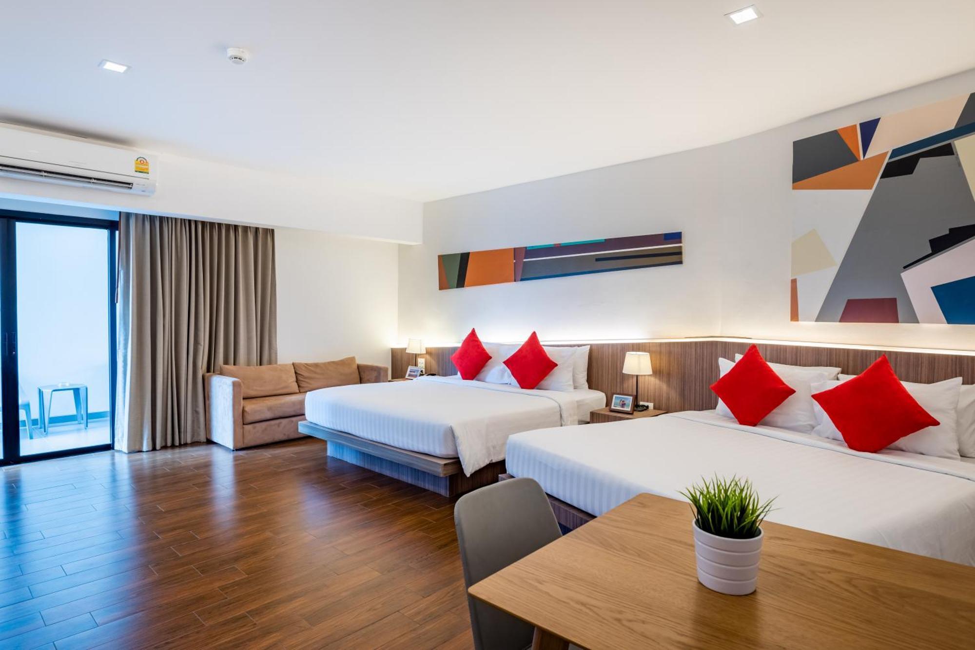 J Inspired Hotel Pattaya Exterior photo